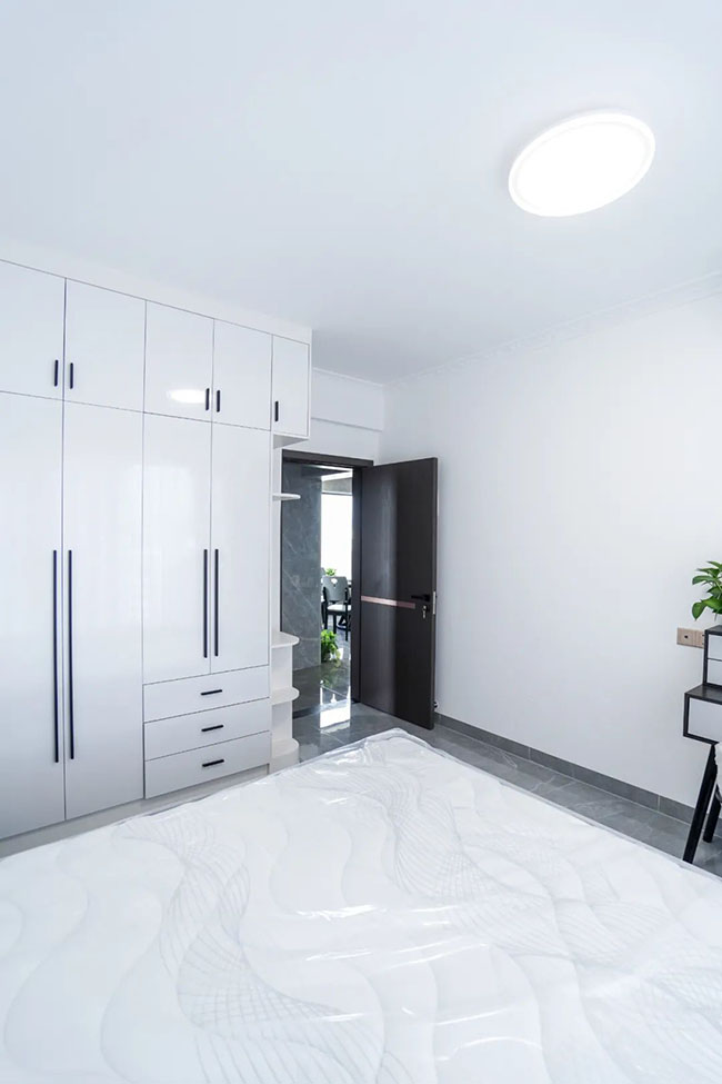 124㎡現(xiàn)代三居，簡單軟裝搭配，感受生活的小清新